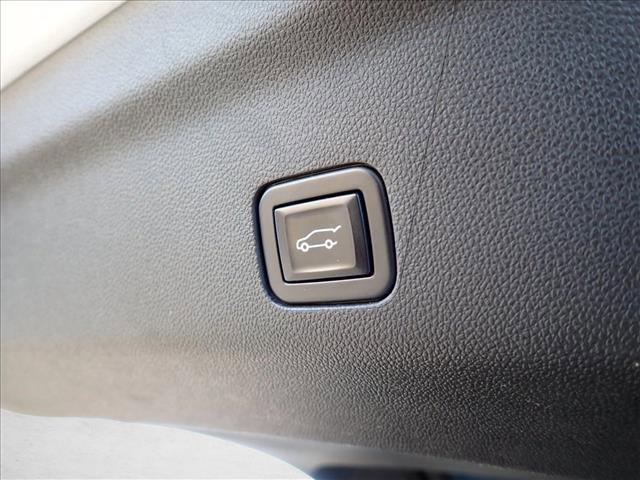 used 2022 GMC Yukon XL car, priced at $54,098