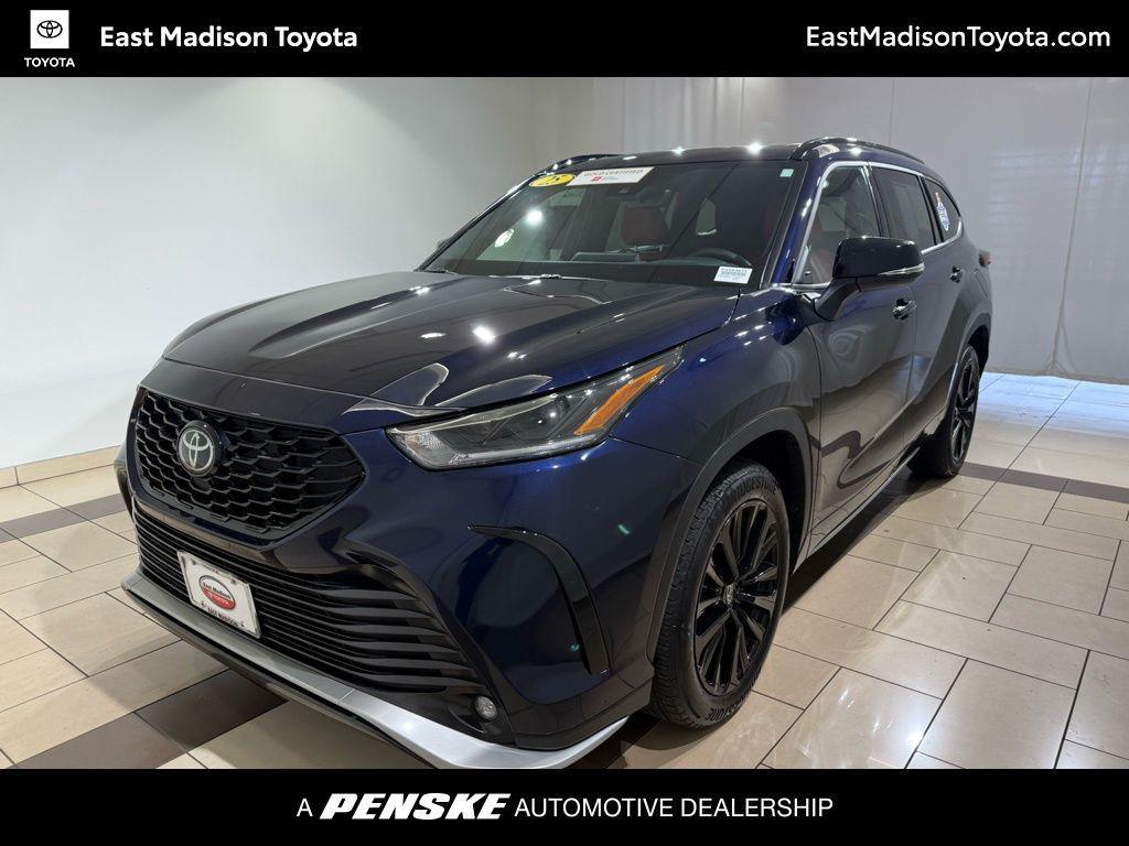 used 2025 Toyota Highlander car, priced at $46,997