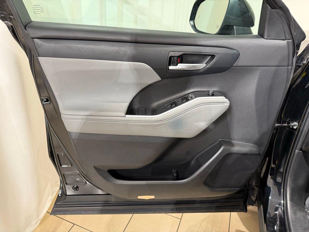 used 2023 Toyota Highlander car, priced at $41,982