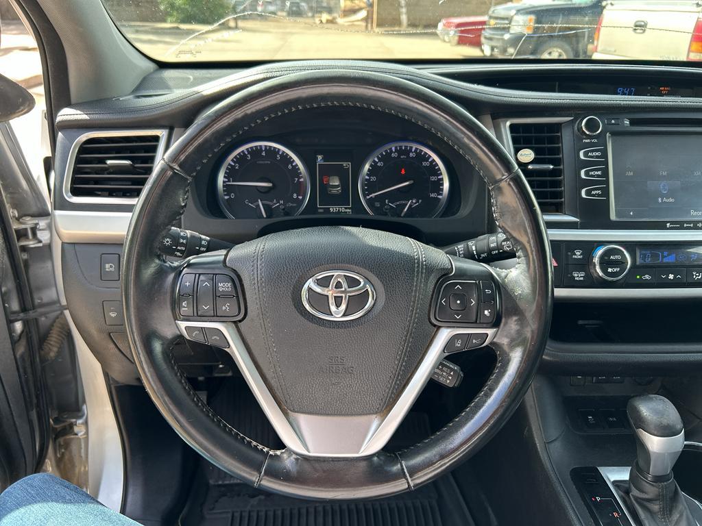used 2017 Toyota Highlander car