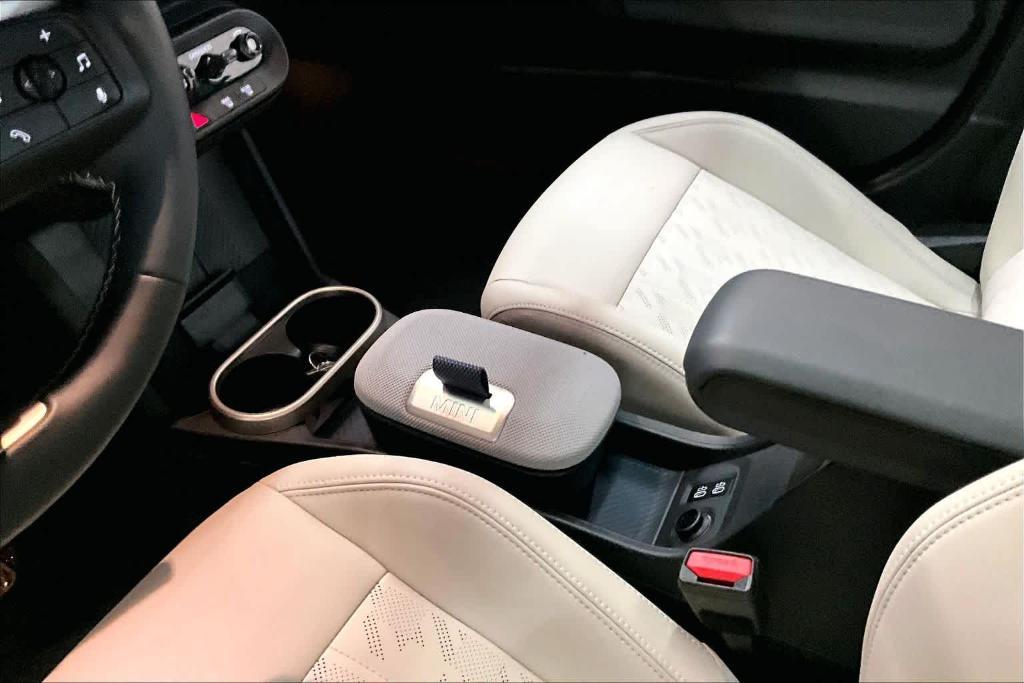 used 2025 MINI Hardtop car, priced at $33,993