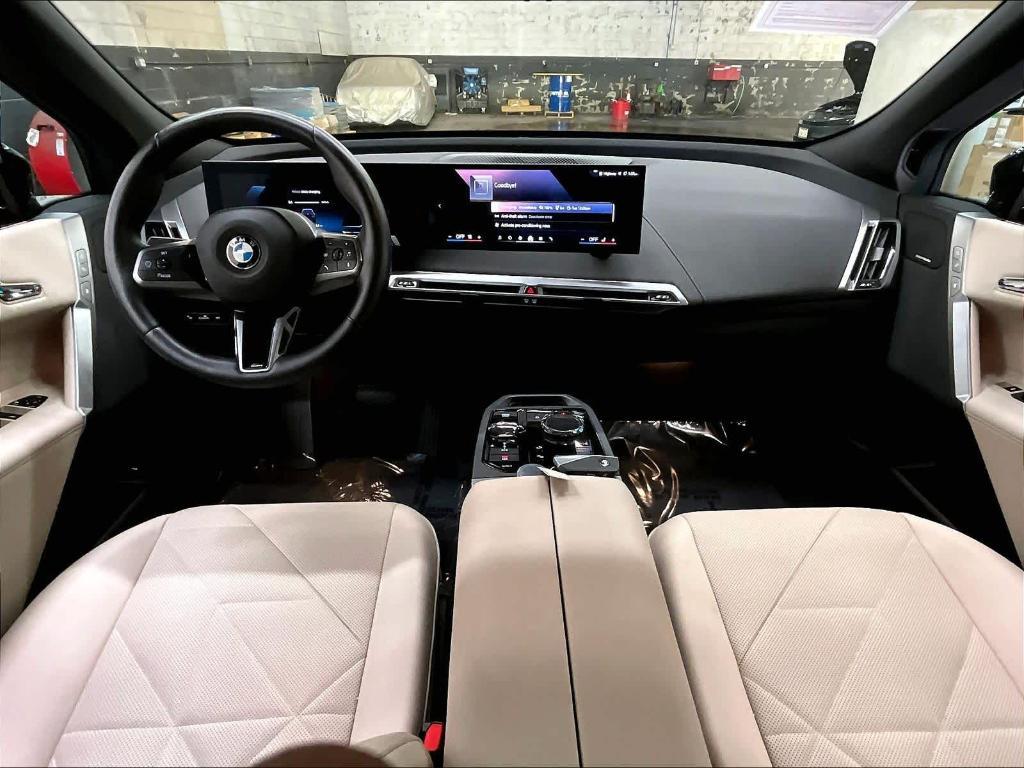 BMW iX view 14