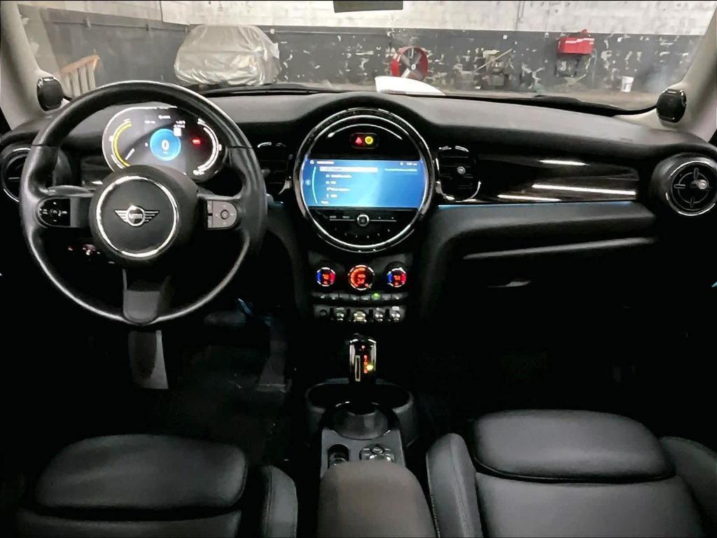 used 2024 MINI SE Hardtop car, priced at $22,453