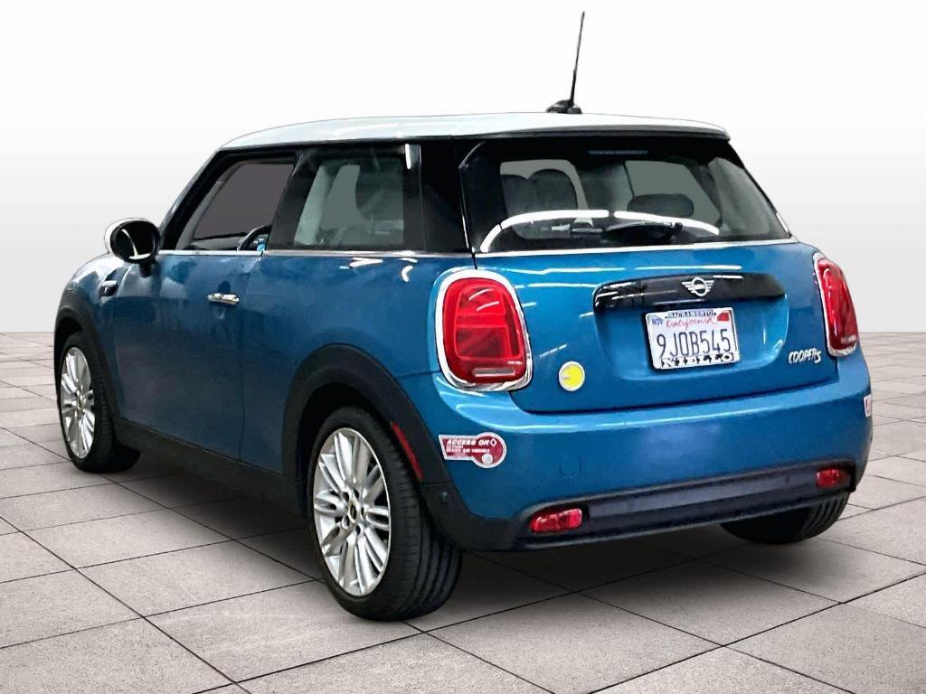 used 2024 MINI SE Hardtop car, priced at $22,453