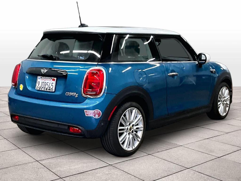 used 2024 MINI SE Hardtop car, priced at $22,453