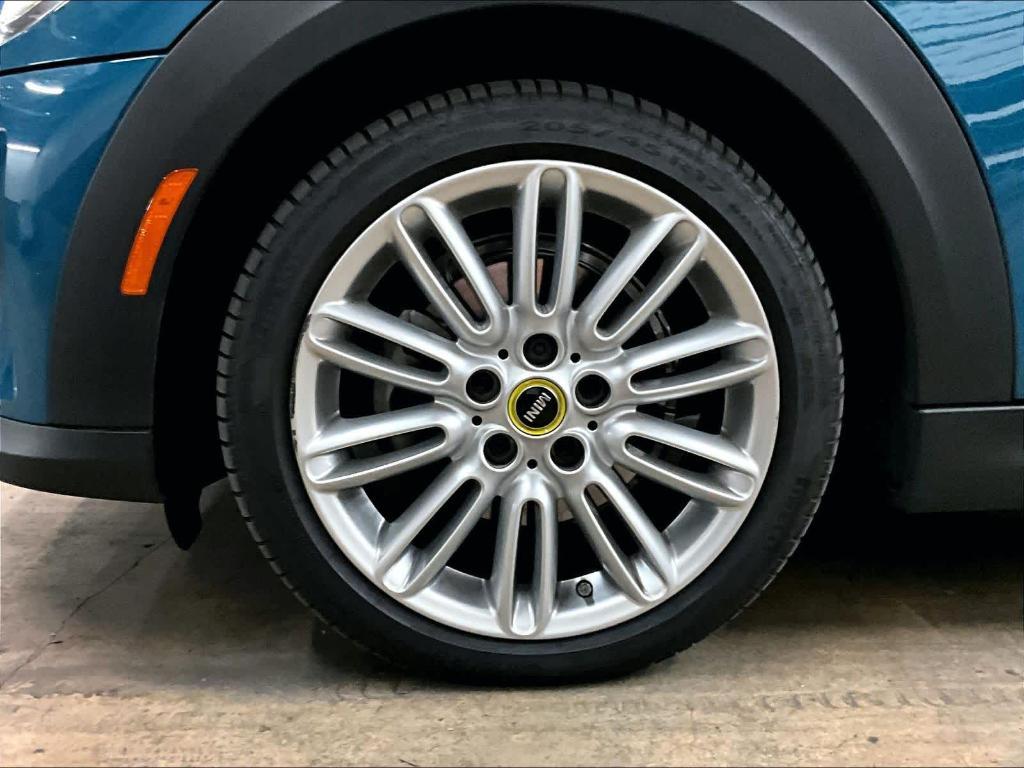 used 2024 MINI SE Hardtop car, priced at $22,453