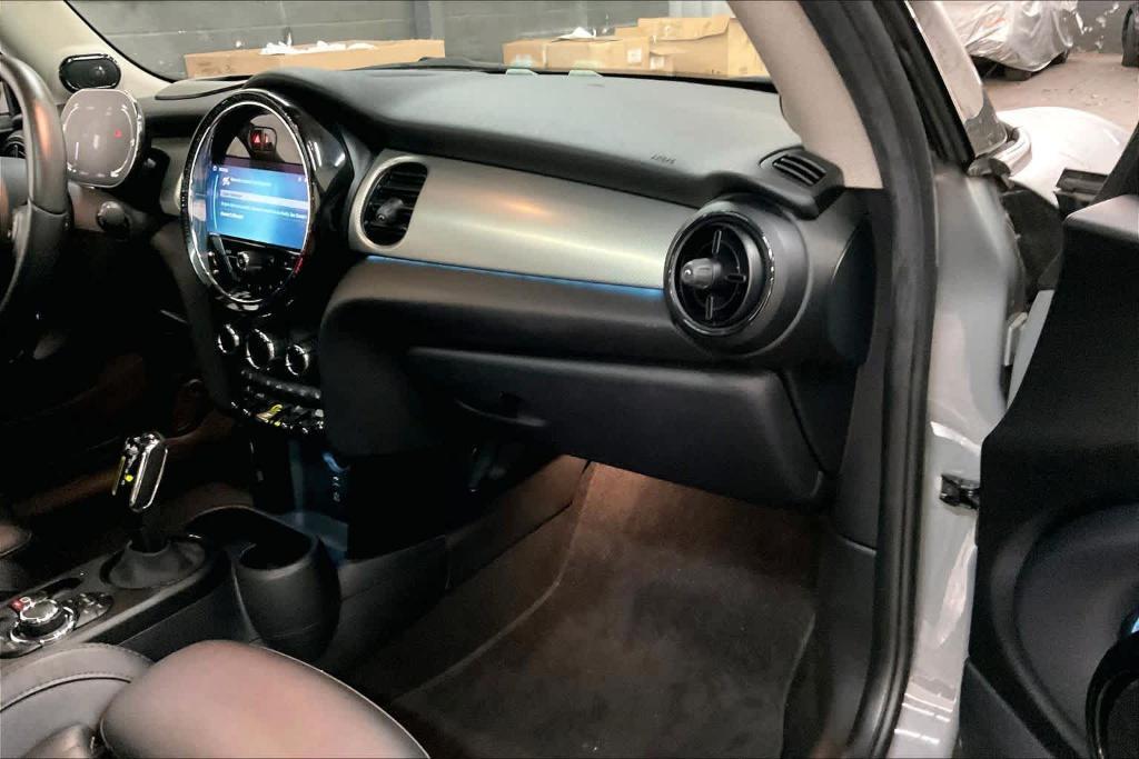 used 2023 MINI SE Hardtop car, priced at $19,691