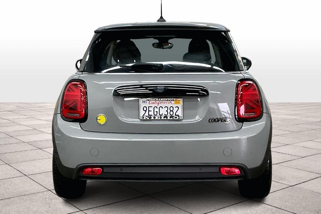 used 2023 MINI SE Hardtop car, priced at $19,691