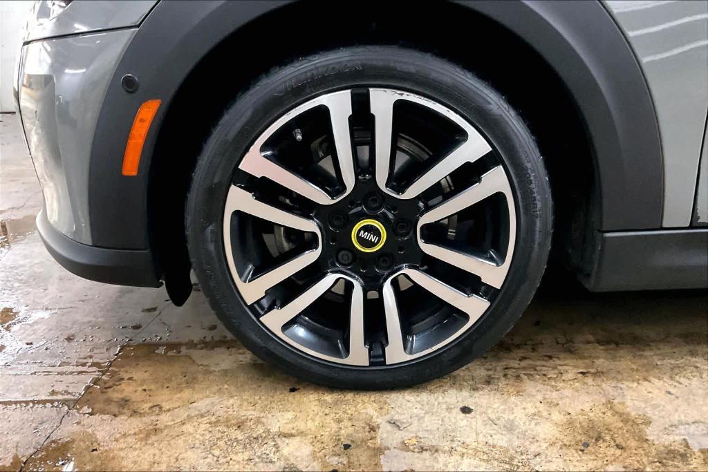 used 2023 MINI SE Hardtop car, priced at $19,691