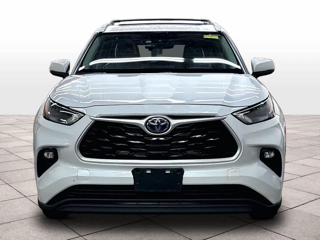 used 2022 Toyota Highlander Hybrid car, priced at $36,394