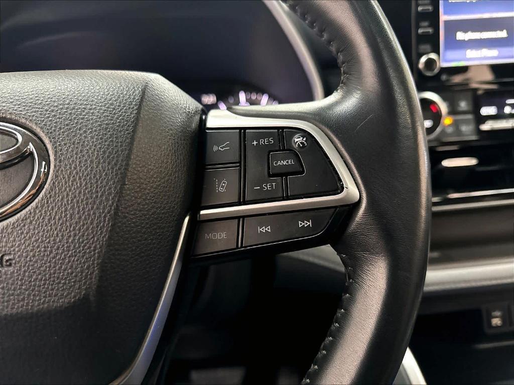 used 2022 Toyota Highlander Hybrid car, priced at $36,394