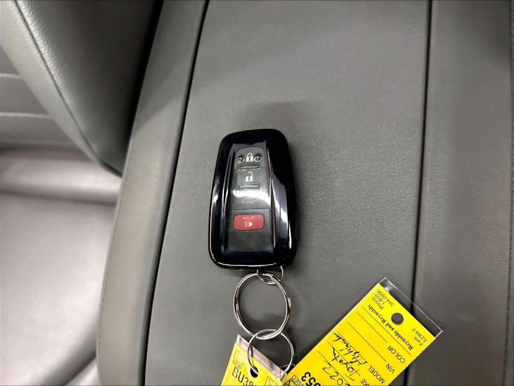 used 2022 Toyota Highlander Hybrid car, priced at $36,394