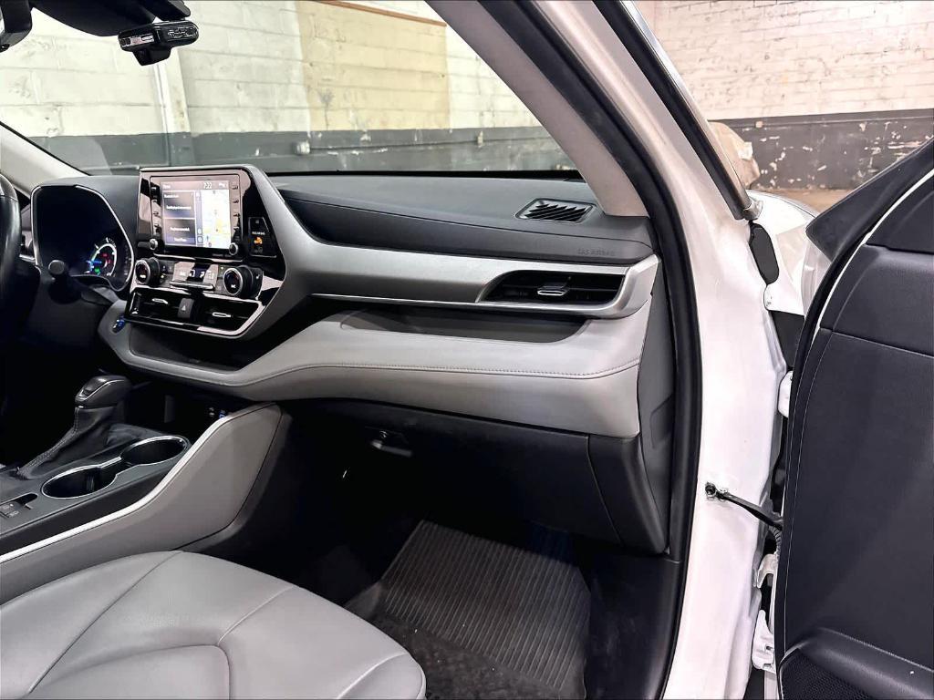 used 2022 Toyota Highlander Hybrid car, priced at $36,394