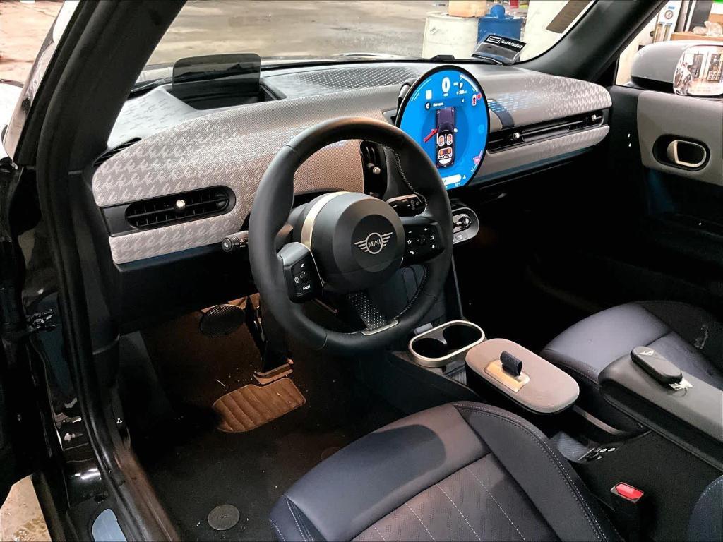 used 2025 MINI Hardtop car, priced at $32,992