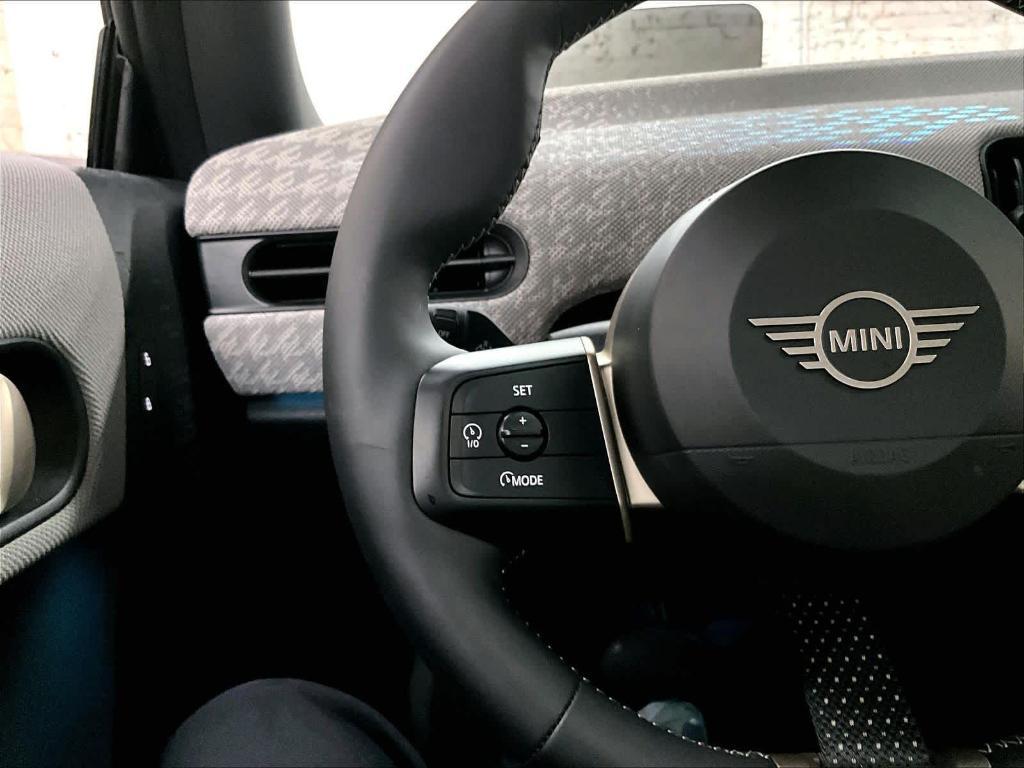 used 2025 MINI Hardtop car, priced at $32,992