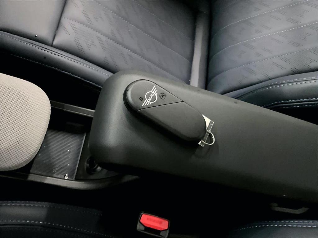 used 2025 MINI Hardtop car, priced at $32,992