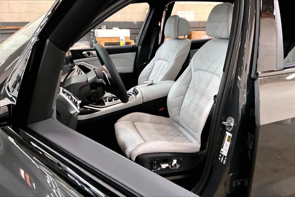 new 2026 BMW X7 car, priced at $99,300