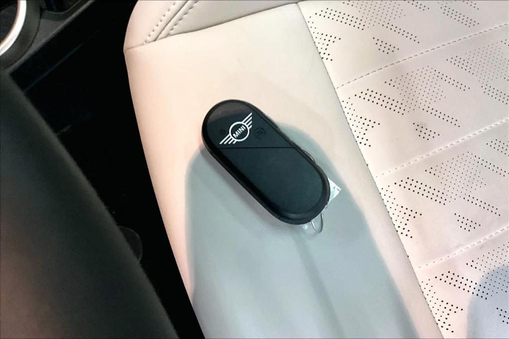 used 2025 MINI Hardtop car, priced at $33,993