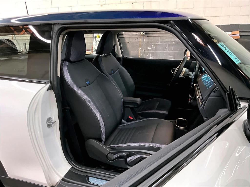 used 2025 MINI Hardtop car, priced at $28,998