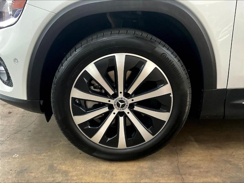 used 2020 Mercedes-Benz GLB 250 car, priced at $27,733
