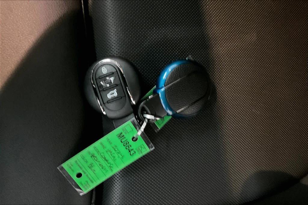 used 2024 MINI SE Hardtop car, priced at $23,893