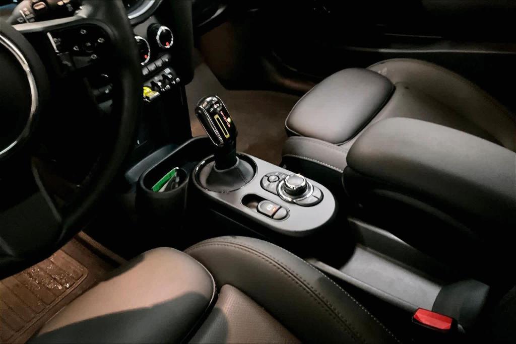 used 2024 MINI SE Hardtop car, priced at $23,893