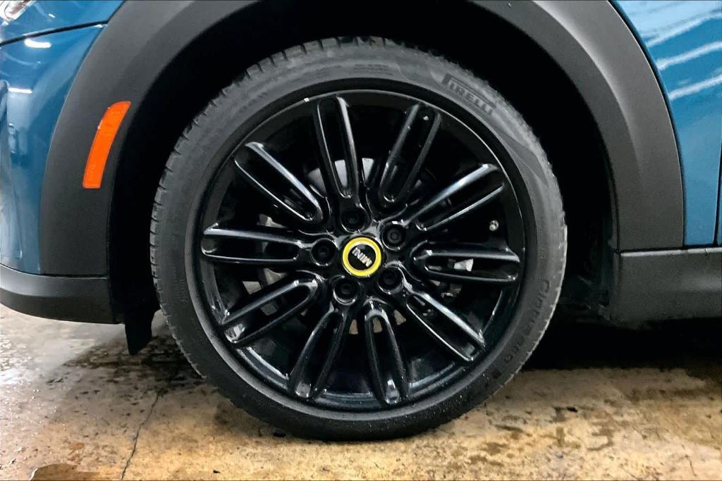 used 2024 MINI SE Hardtop car, priced at $23,893