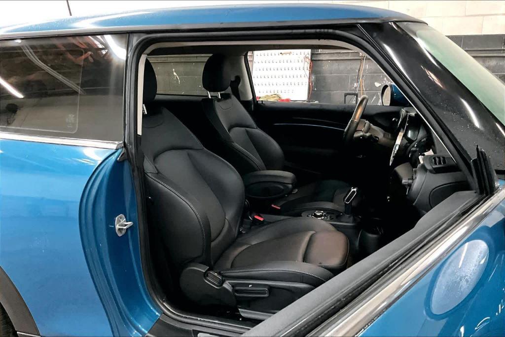 used 2024 MINI SE Hardtop car, priced at $23,893