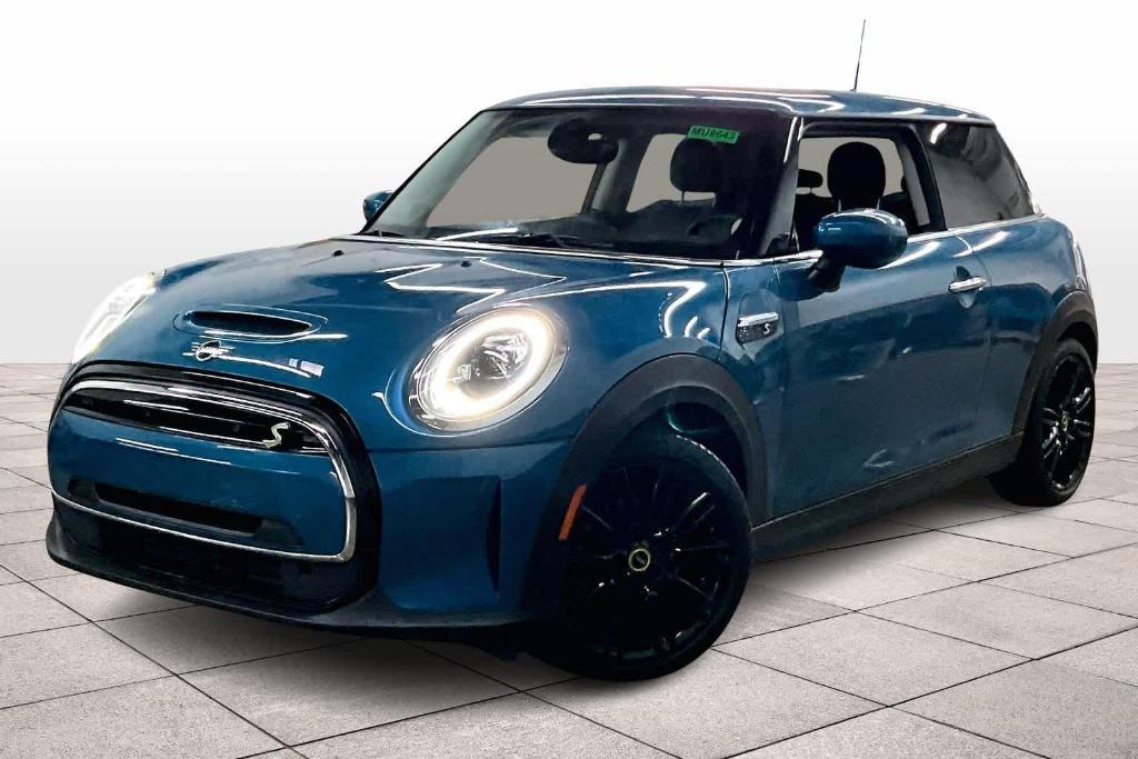 used 2024 MINI SE Hardtop car, priced at $23,893