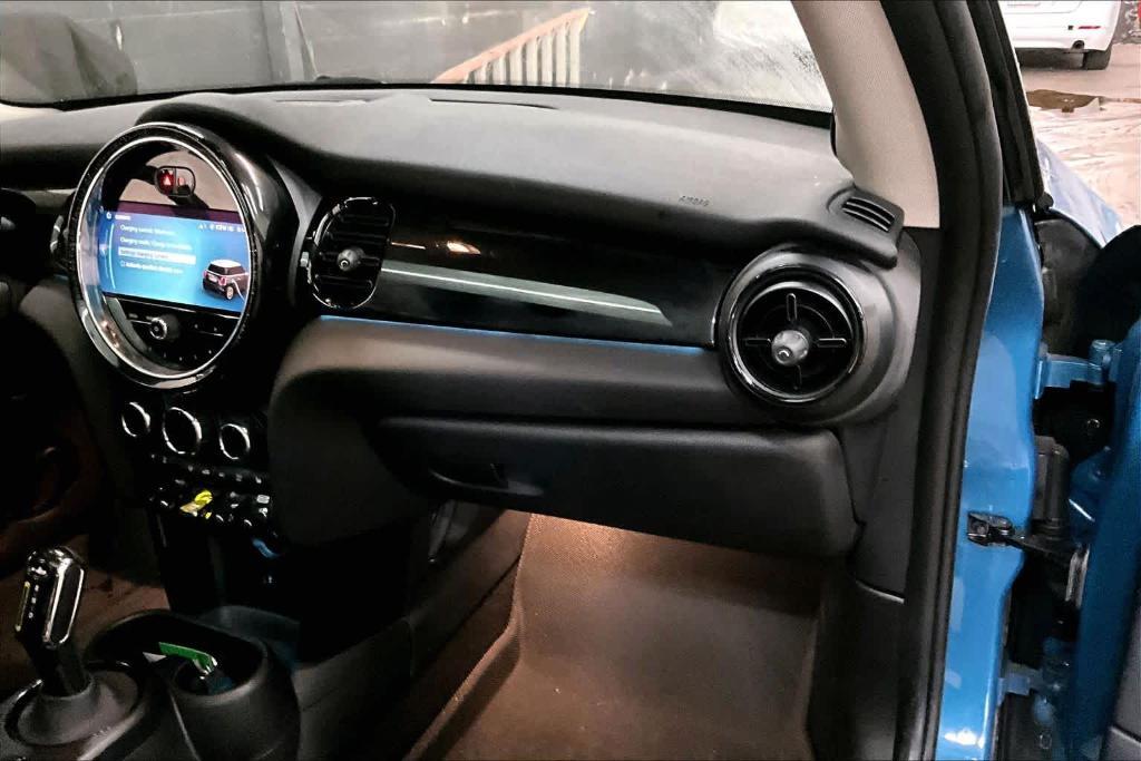 used 2024 MINI SE Hardtop car, priced at $23,893