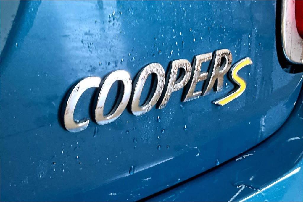 used 2024 MINI SE Hardtop car, priced at $23,893