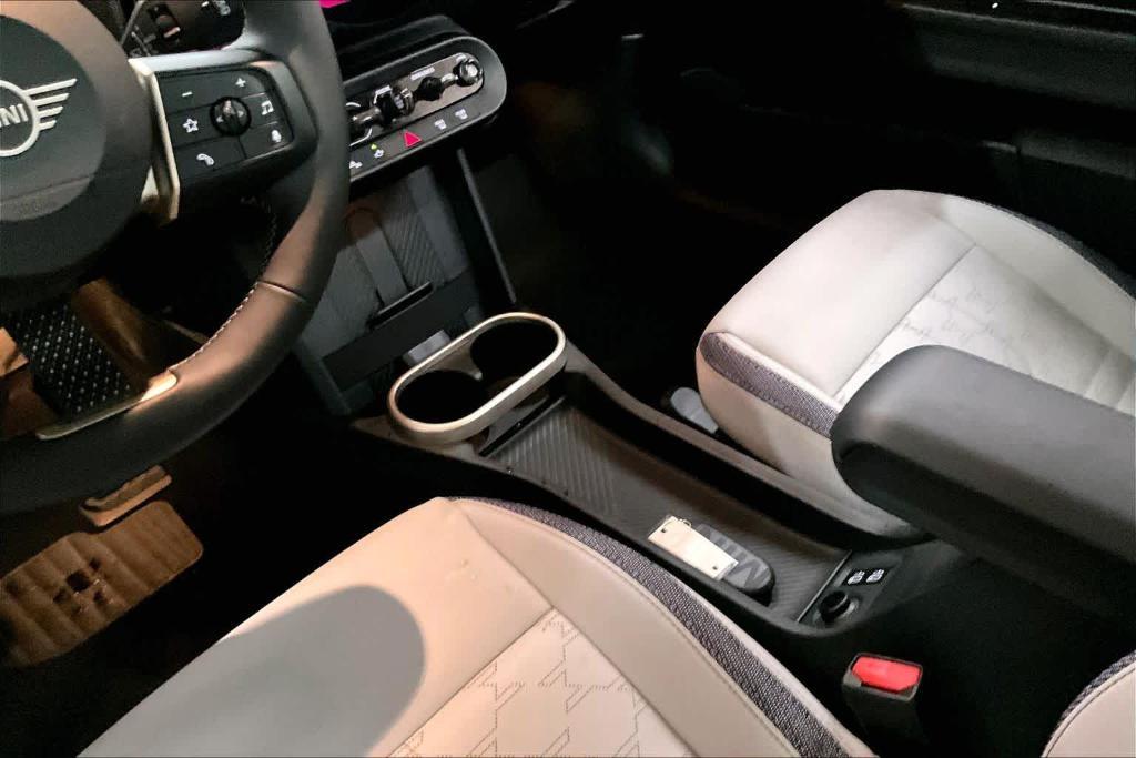 used 2025 MINI Hardtop car, priced at $29,992