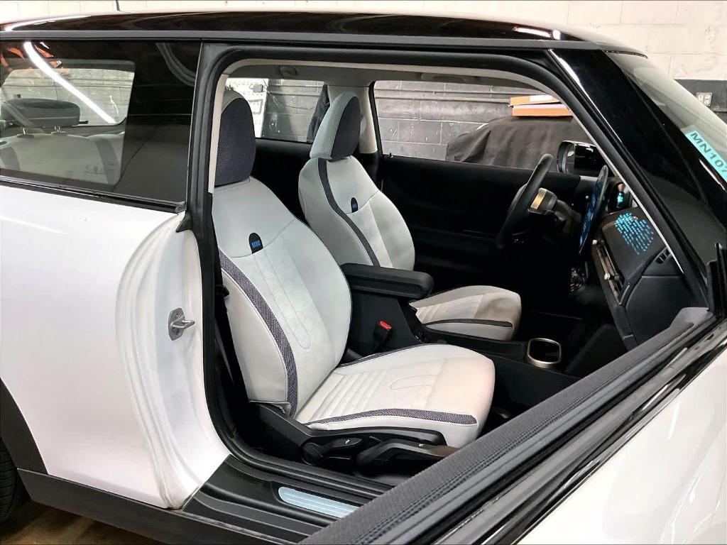 used 2025 MINI Hardtop car, priced at $29,992