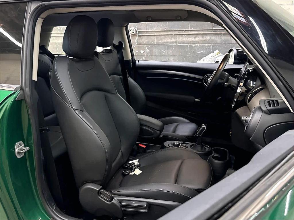 used 2024 MINI SE Hardtop car, priced at $26,080
