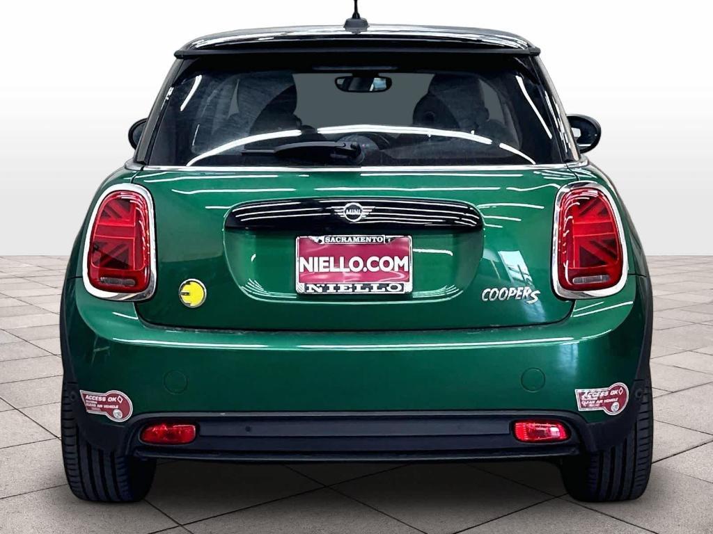 used 2024 MINI SE Hardtop car, priced at $26,080