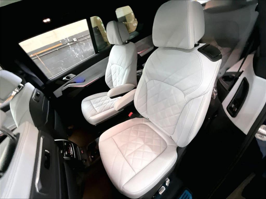 new 2026 BMW X7 car, priced at $101,040