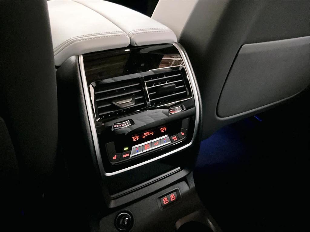 new 2026 BMW X7 car, priced at $101,040