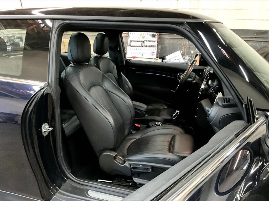 used 2022 MINI SE Hardtop car, priced at $20,495