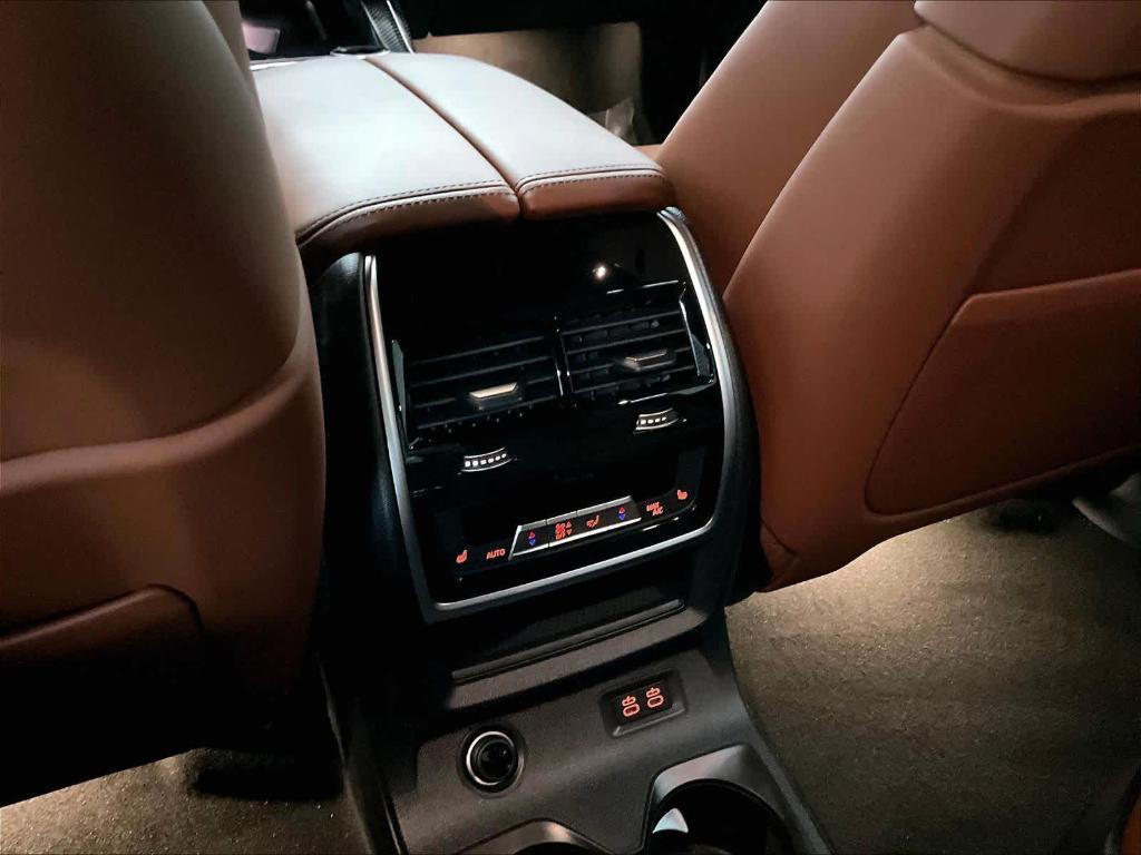 new 2026 BMW X7 car, priced at $127,600