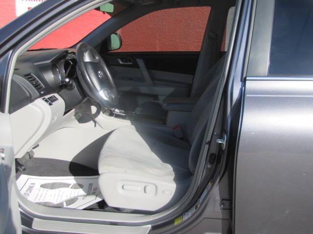 used 2012 Toyota Highlander car, priced at $9,995