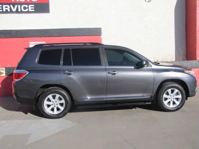 used 2012 Toyota Highlander car, priced at $9,995