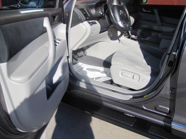 used 2012 Toyota Highlander car, priced at $9,995