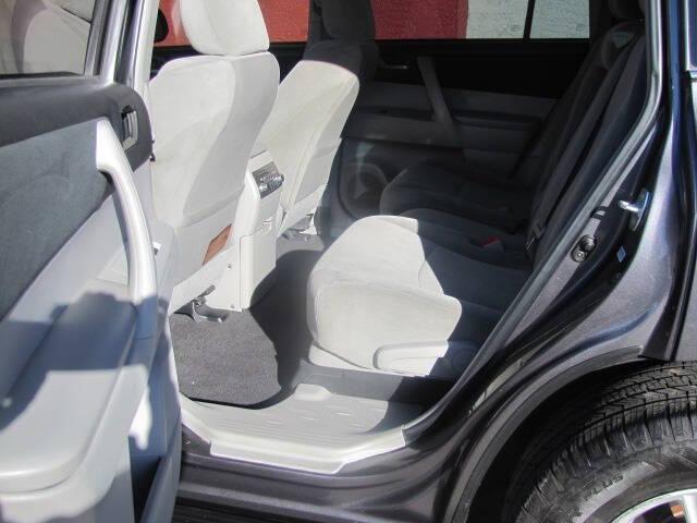 used 2012 Toyota Highlander car, priced at $9,995