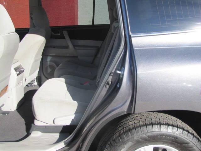 used 2012 Toyota Highlander car, priced at $9,995
