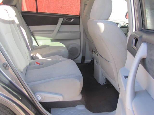 used 2012 Toyota Highlander car, priced at $9,995