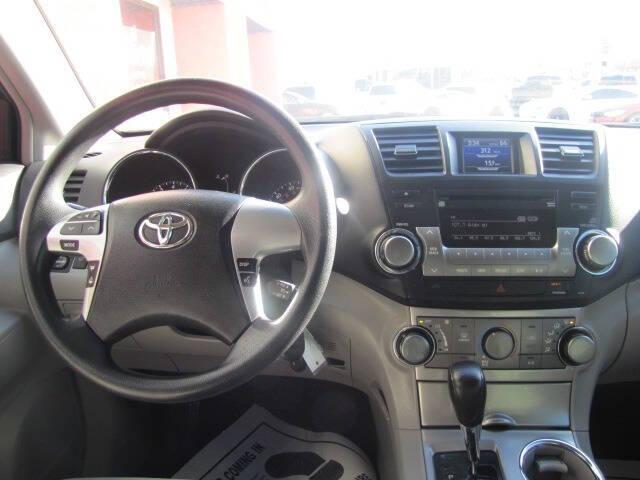 used 2012 Toyota Highlander car, priced at $9,995