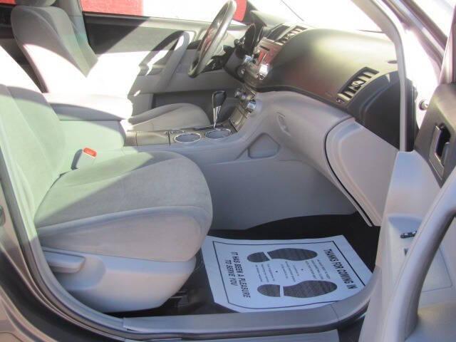 used 2012 Toyota Highlander car, priced at $9,995