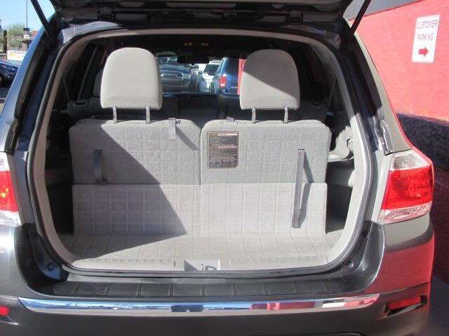 used 2012 Toyota Highlander car, priced at $9,995