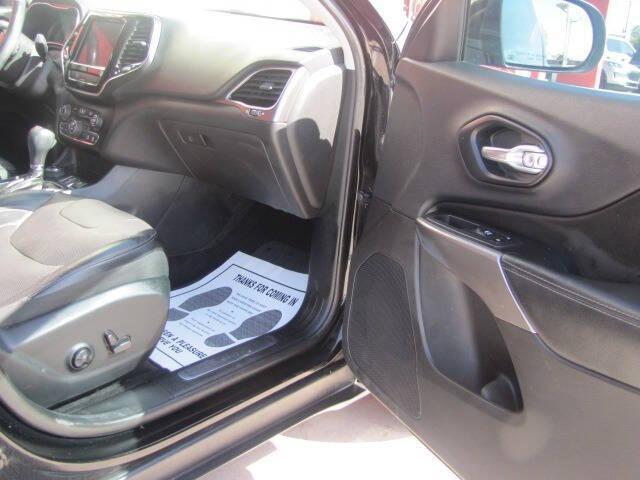 used 2019 Jeep Cherokee car, priced at $10,995