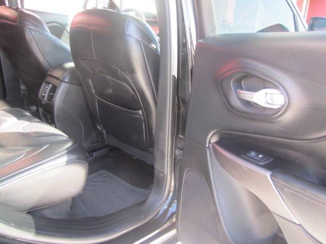 used 2019 Jeep Cherokee car, priced at $10,995